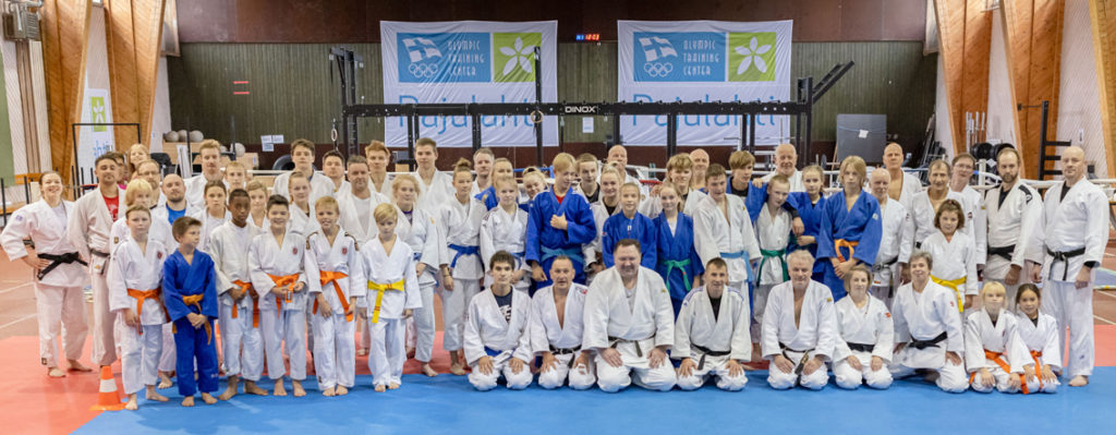 Salosen juhlaleiri ryhmäkuva